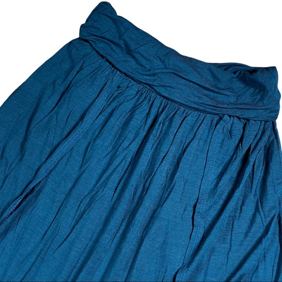 USA size Xs Long blue skirt that splits almost to waist on either side like new - Picture 6 of 16